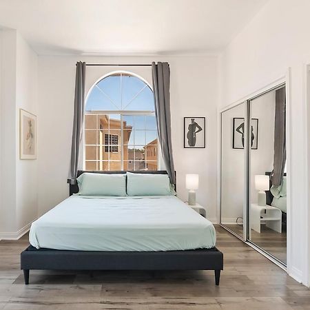 Spacious Private Gated Modern Loft Close To Universal Studio And Hollywood Los Angeles Exterior photo